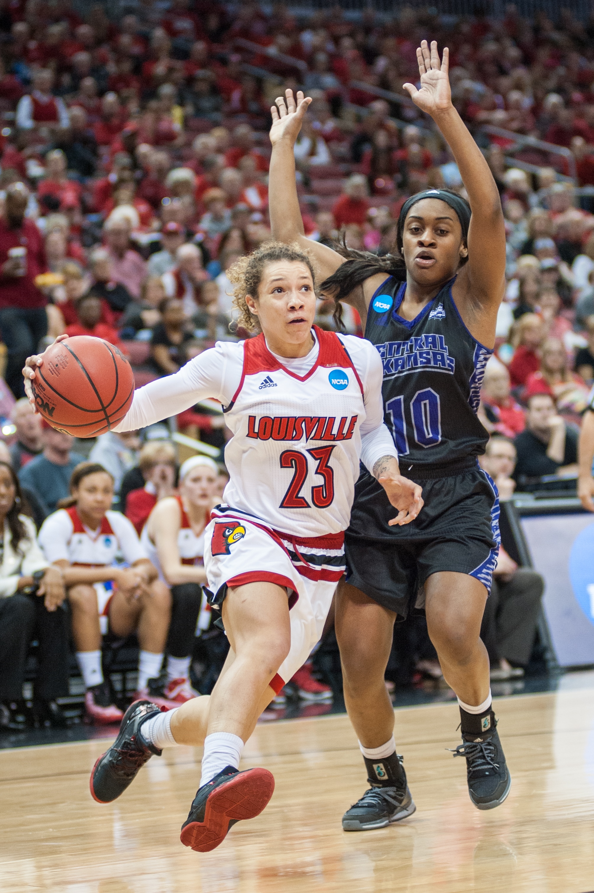 Women's basketball dominates in first round of NCAA tournament • The